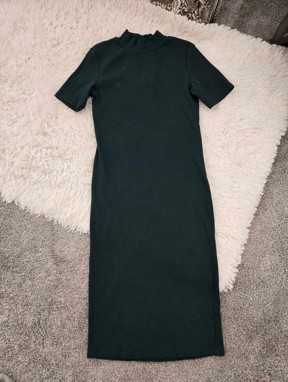 Zara Ribbed Mock Neck Short-Sleeve Midi Dress in dark forest green. Size Large.